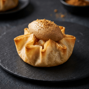 Aumonière garnie de compotée de pomme, mousse spéculos