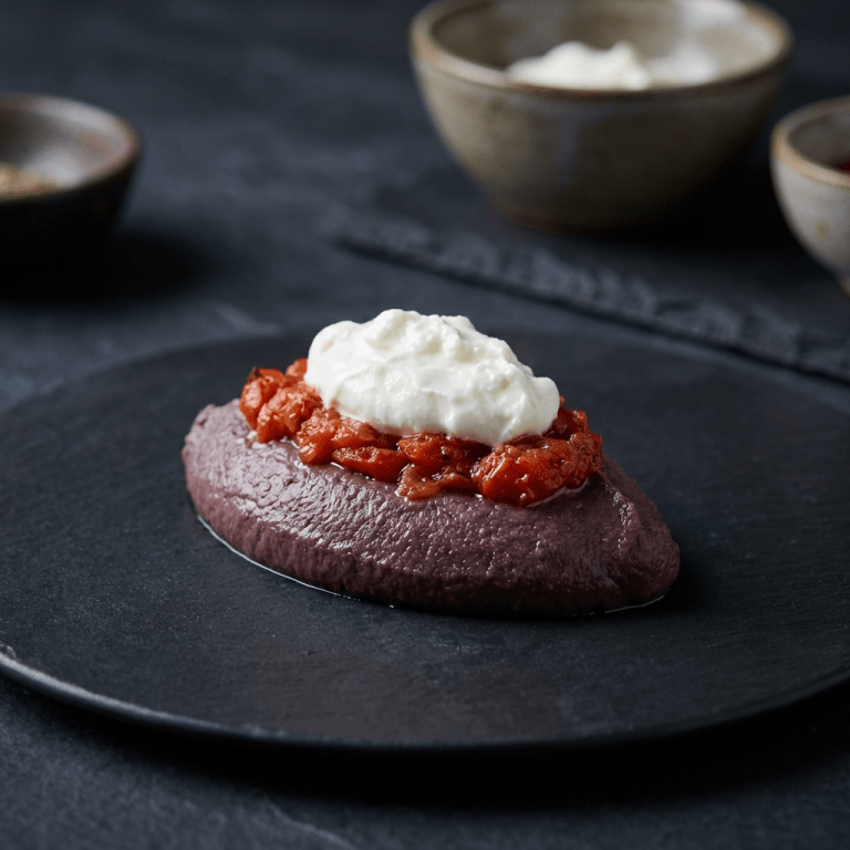 Caviar d'aubergine accompagné de son concassé de tomate et sa crème de burrata