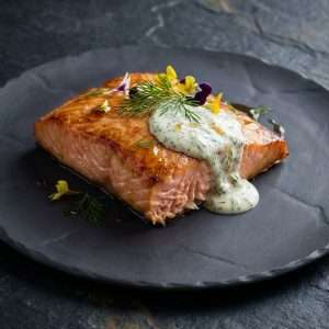 Carré de saumon fumé maison et sa crème d'aneth