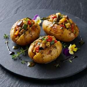 Pomme de terre grenaille farcie au concassé de légumes estivaux
